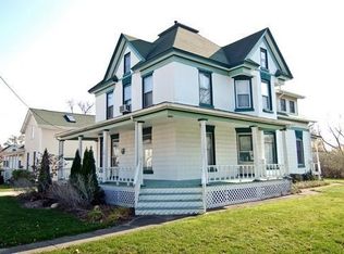 104 Beech St E, Three Oaks, MI 49128