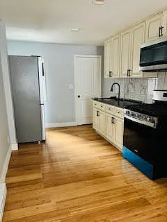 2657 Kensington Avenue — Photo 3