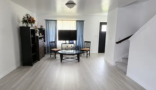 811 Surrey Ln Photo 1