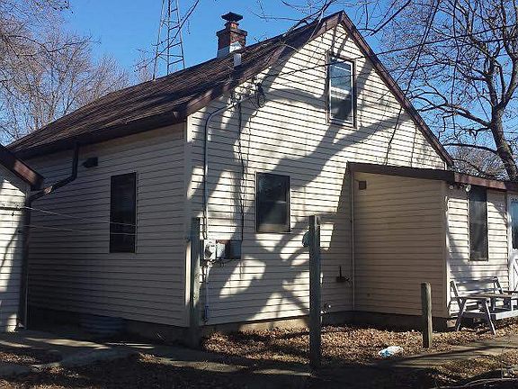 2nd image of 125 E Burnett St