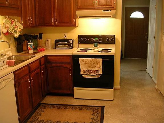 4th image of 12 Willow Ln