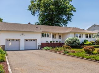 8 Scott Dr, Fairfield, NJ 07004
