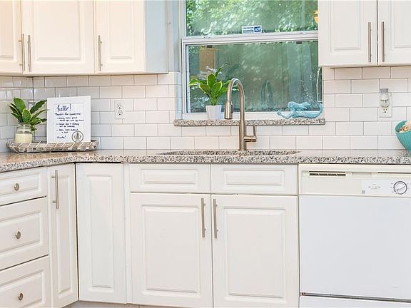 4th image of 1275 1st St