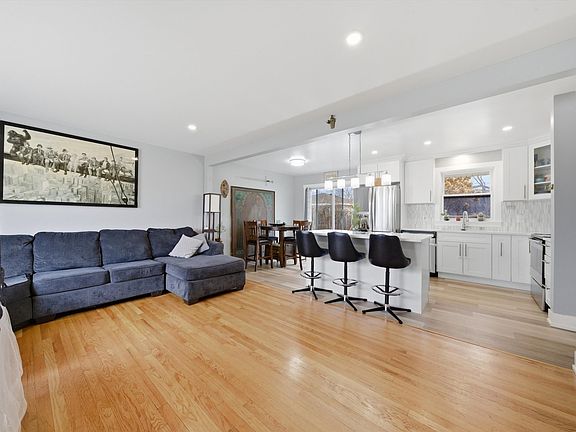 3rd image of 10345 Barnard Dr