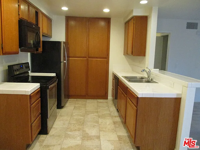 3802 Dunford Ln #D — Photo 10