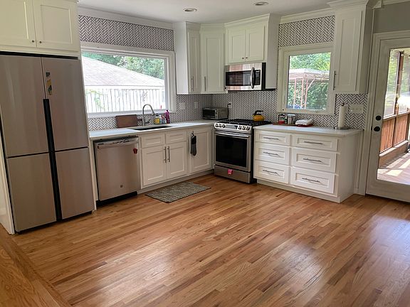 Kitchen (door to screened porch on the right)