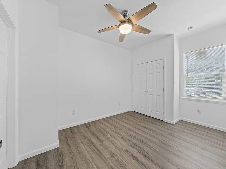 323 Gabriel St #202 — Photo 19