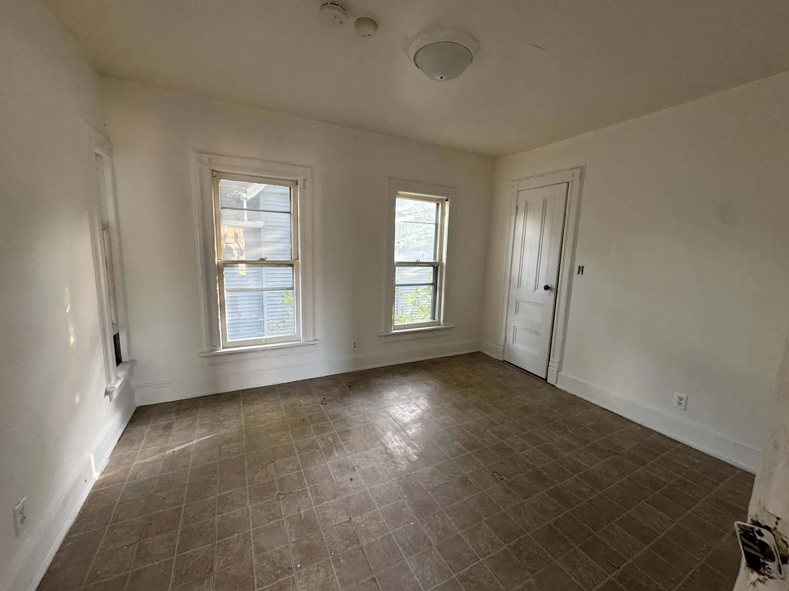 3 bed, 1000 sqft, $1,400 — Photo 3