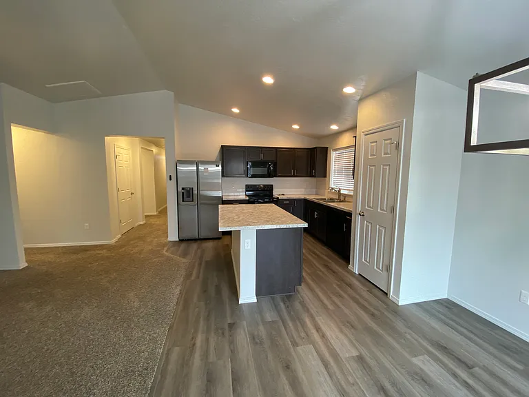 840 SW Lago St — Photo 17