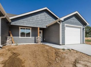 524 Shady Oak Dr, Saint George, KS 66535