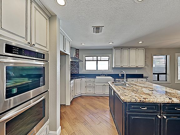 5th image of 722 N Meadowlark Ln