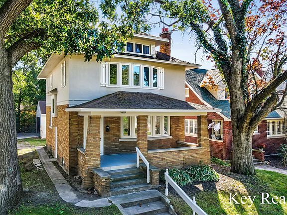 3rd image of 1242 Alexander St SE