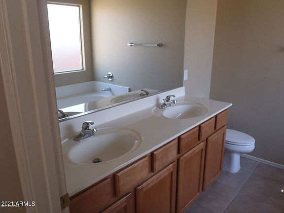 4th image of 44586 W Santa Fe Ave