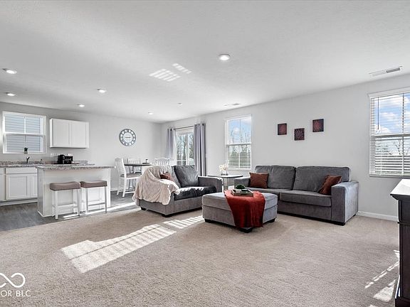 3rd image of 3141 E Maygrove Dr