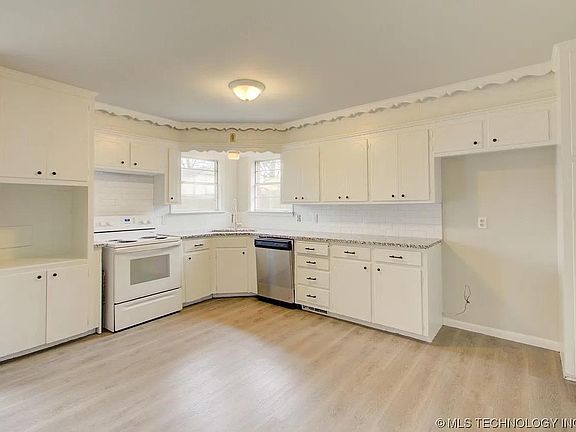 5th image of 8512 E 24th Pl