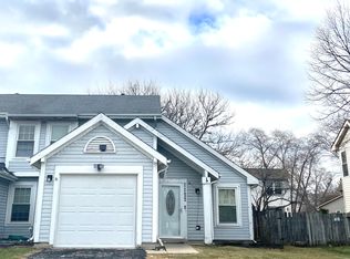 1122 Bradbury Cir, Carol Stream, IL 60188