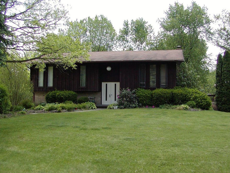 .89 acres - Neutral Decor