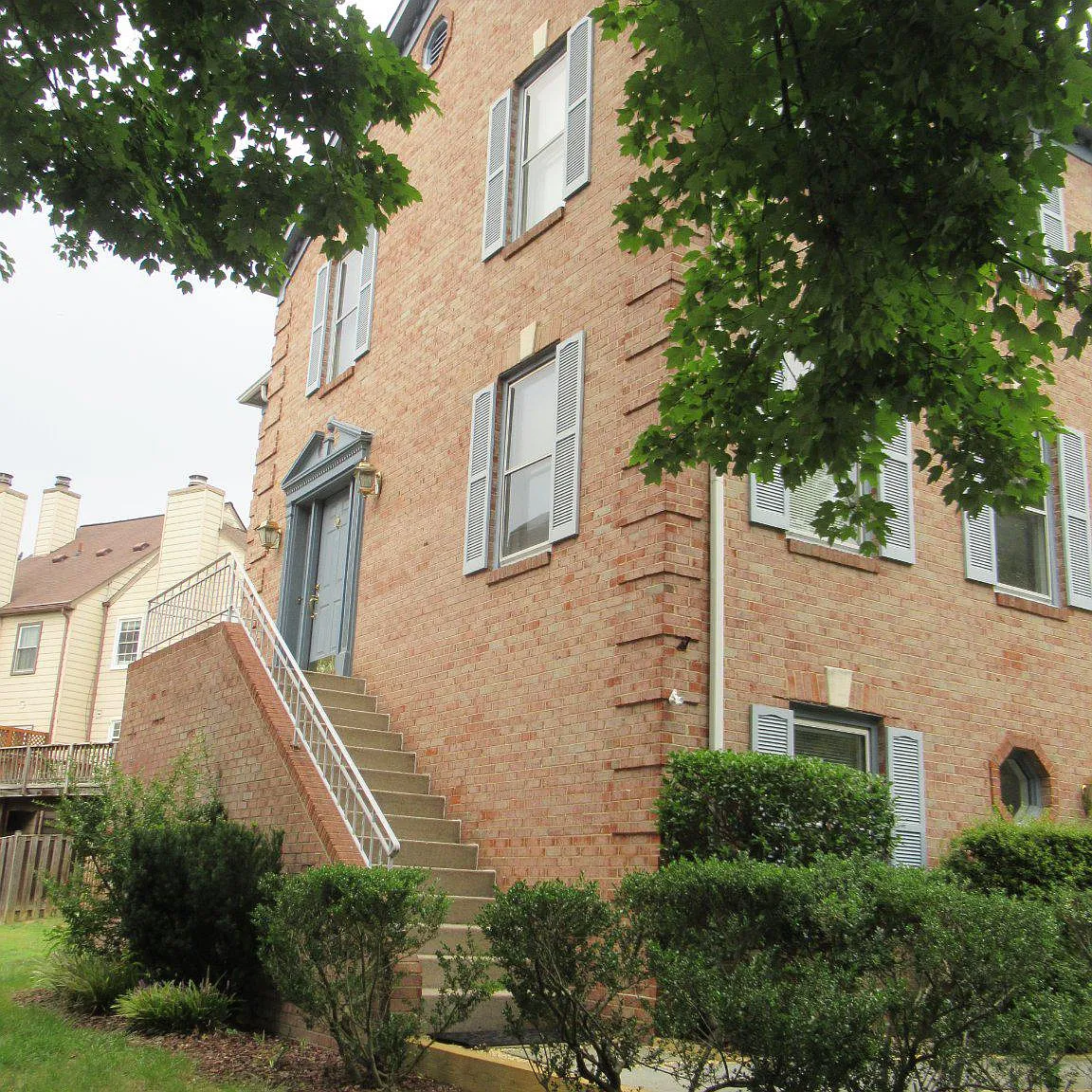 3 bed, 4.0 bath, 2516 sqft, $3,500 — Photo 2