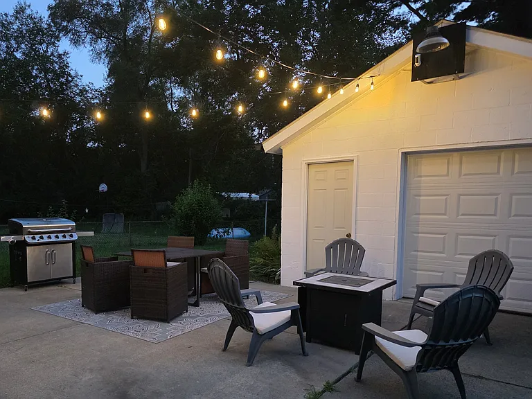 915 Mackow Dr — Photo 2