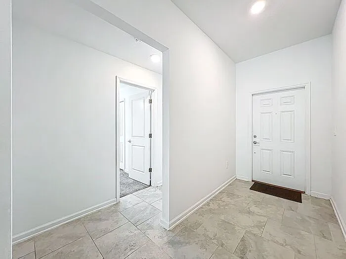 4 bed, 2.0 bath, 1940 sqft, $2,400 — Photo 2