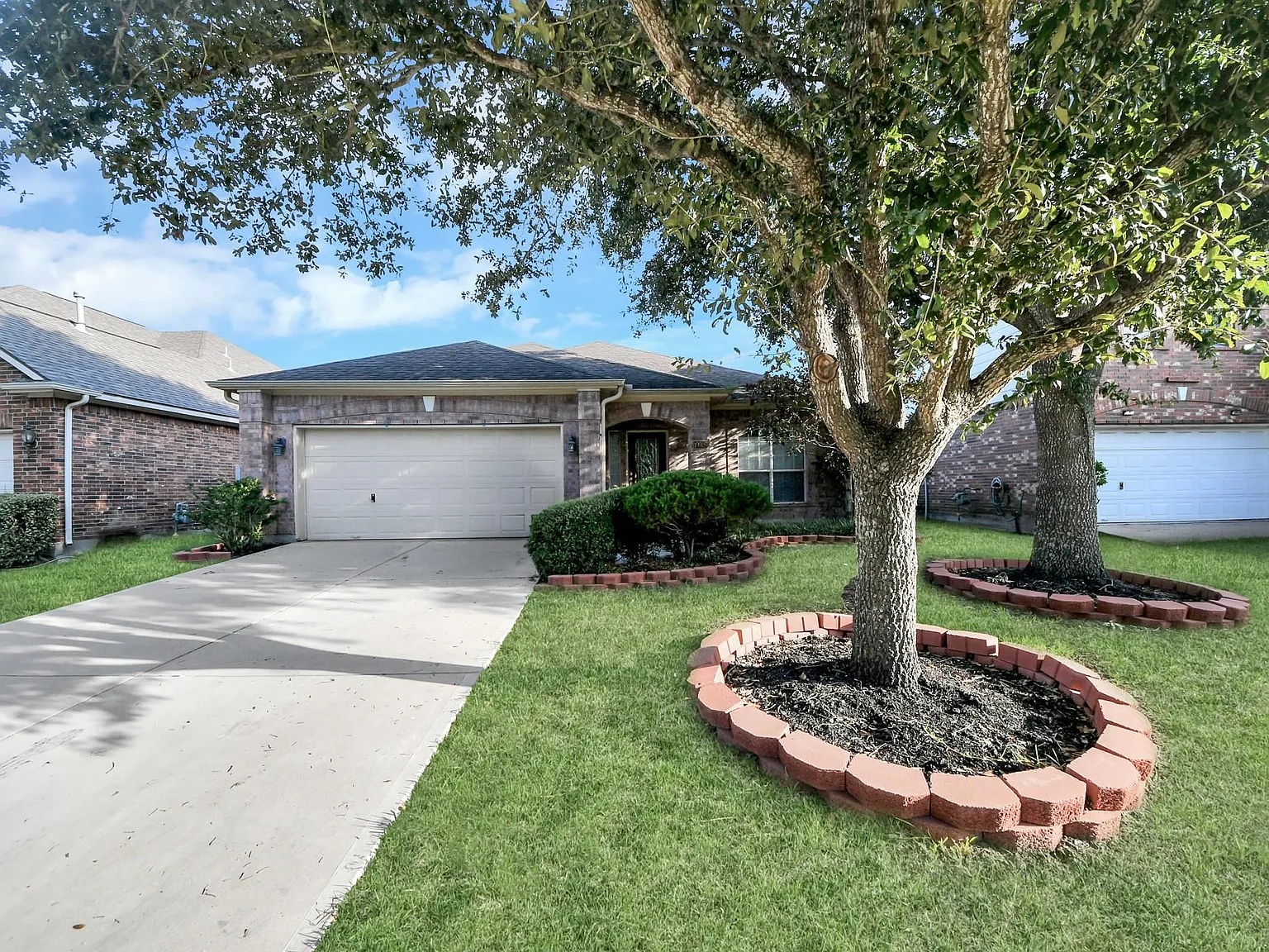 3 bed, 2.5 bath, 2207 sqft, $2,600 — Photo 3