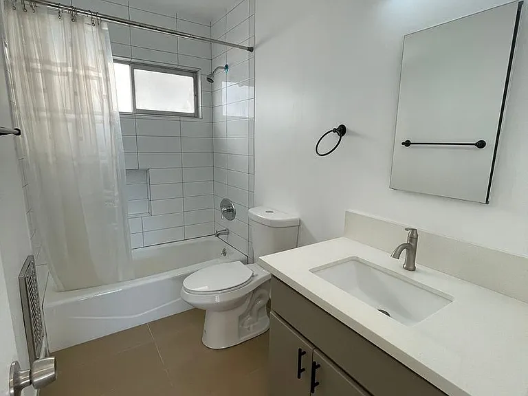 1626 N Hobart Blvd — Photo 4