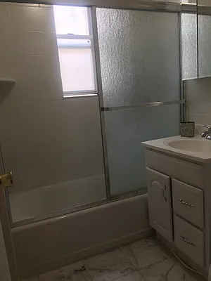 Rented by Amorelli Realty | media 28