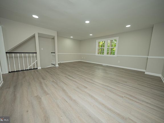 4th image of 6525 Coachleigh Way