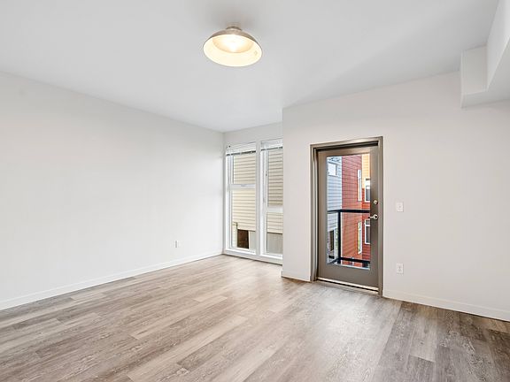 5th image of 2950 S Dakota St #105