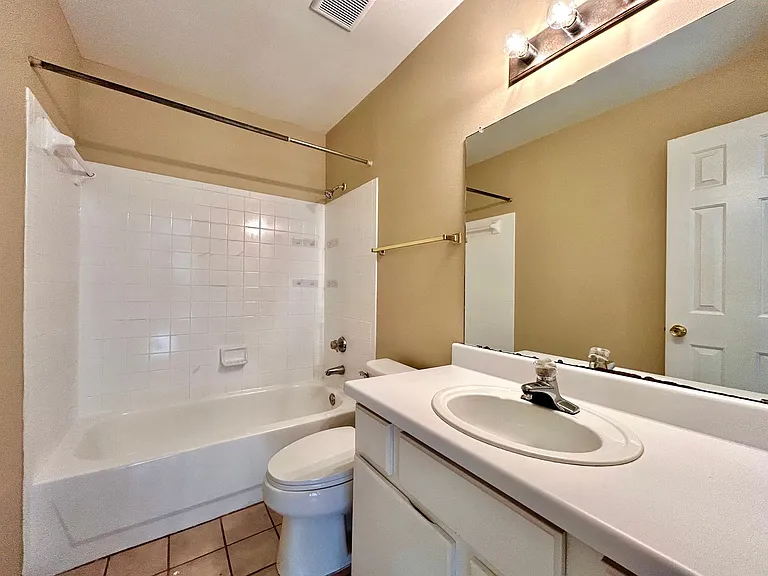 501 W 26th St #214 — Photo 14