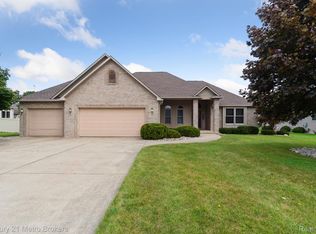 5449 Wyndemere Sq, Swartz Creek, MI 48473
