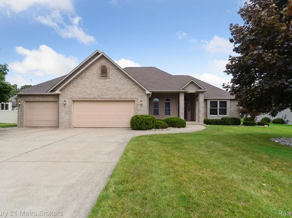 5449 Wyndemere Sq, Swartz Creek, MI 48473