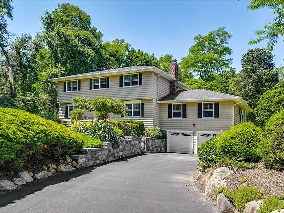 3rd image of 3 Bay Hills Ct