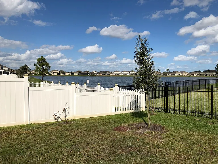 1646 Thetford Cir — Photo 4