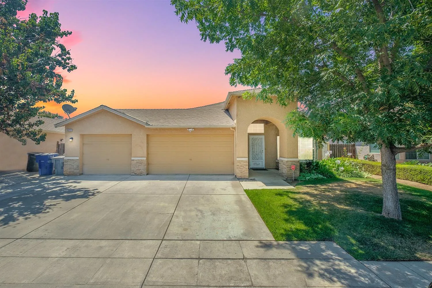 4693 W Menlo Ave photo 1