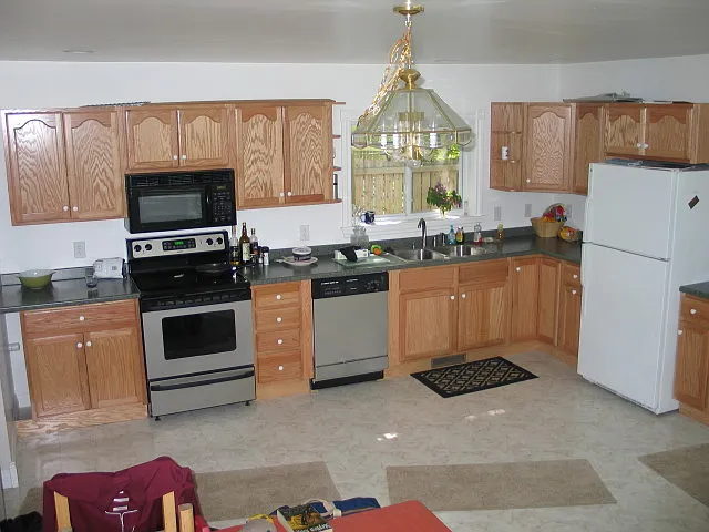 850 Webster St — Photo 6