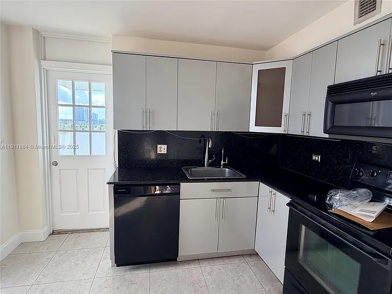3703 NE 166th St #910 — Photo 5