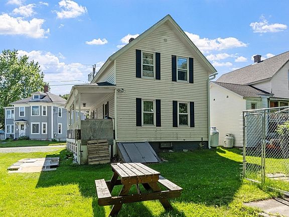 5th image of 137 Spruce St