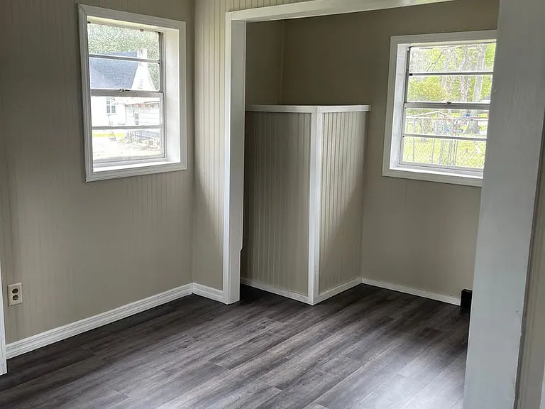 56 NW Railroad St — Photo 5
