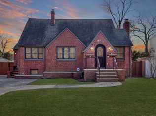 32 Bay 3rd St, Islip, NY 11751