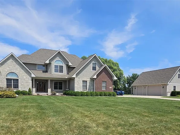 7297 S Pinefield Dr, Dexter, MI 48130