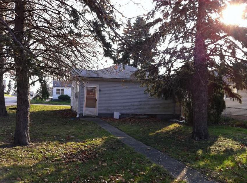 2nd image of 1104 6th St