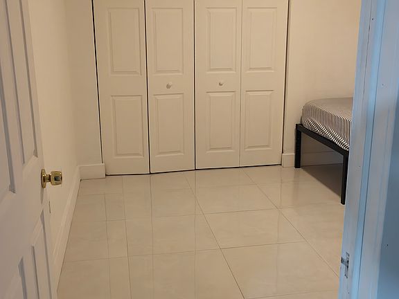 4th image of 3000 SW 16th Ter
