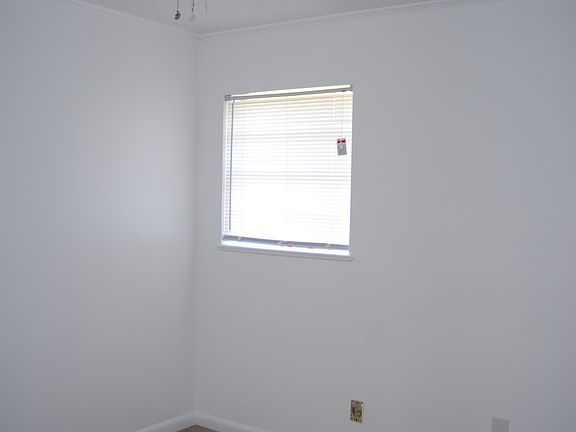 4th image of 124 Deanna St