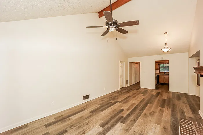 7074 Williamsburg Dr — Photo 3