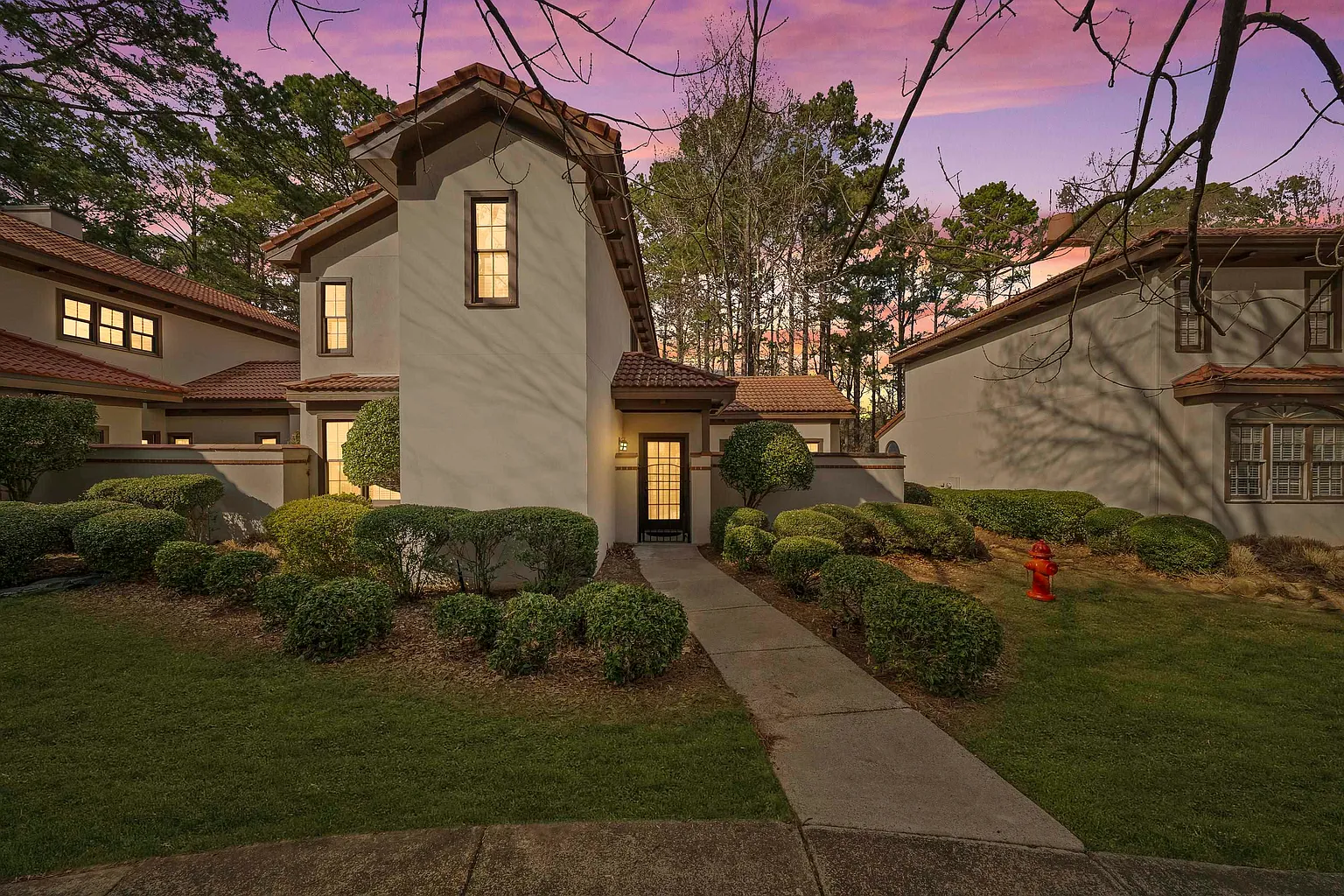 1446 Club Dr photo 1