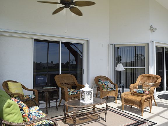 Lanai - Sitting area in front of master bedroom