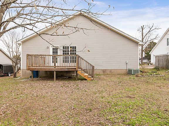 5th image of 207 Blue Lake Ln