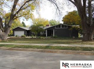 931 Crestridge Rd, Omaha, NE 68154