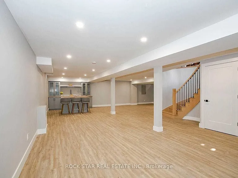 160 River Oaks Blvd E — Photo 36